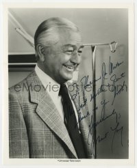 9r525 ROBERT YOUNG signed TV 8x10 still 1970s smiling close up as Marcus Welby, M.D.!