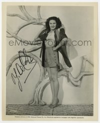 9r583 YVONNE DE CARLO signed 8.25x10 still 1945 full-length in sexy outfit showing her bare midriff!