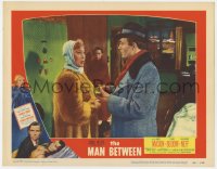 9y653 MAN BETWEEN LC 1953 Claire Bloom watches James Mason give cash to woman in winter hat!