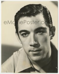 1a077 ANTHONY QUINN 7.5x9.5 still 1930s youthful portrait of the leading man with mini biography!
