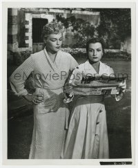1a239 DIABOLIQUE 8.25x10 still 1955 Simone Signoret reads newspaper over Vera Clouzot's shoulder!