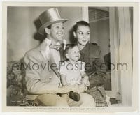 1a248 DONALD O'CONNOR candid 8.25x10 still 1948 posing with his wife & 2 year old daughter!