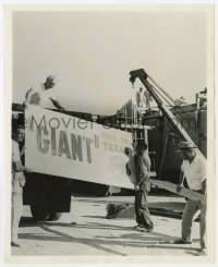 1a343 GIANT candid 8x10 still R1970s crew erects Giant Goes to Texas sign with Warner Bros logo!