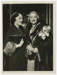 1a356 GLORIA SWANSON/BEBE DANIELS 6x8 news photo 1931 arriving at Grand Central terminal in NY!