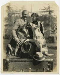 1a402 HERO OF THE BIG SNOWS candid 8x10 still 1926 Rin Tin Tin with girlfriend, Calhoun & Duncan!