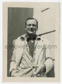 1a472 JOHN WAYNE 2.5x3.5 photo 1950s smiling for a photo holding a cigarette!