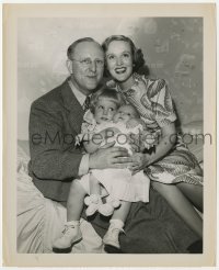 1a484 KAY KYSER 8.25x10 radio publicity still 1940s for College of Musical Knowledge with family!