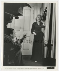1a494 KING OF GAMBLERS candid 8.25x10 still 1937 director Florey tells Claire Trevor how to act!