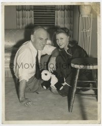 1a501 KITTY FOYLE candid 8.25x10 still 1940 Ginger Rogers holding teddy bear with director Sam Wood!