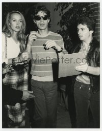 1a595 MICK JAGGER 7x9 news photo 1983 with Jerry Hall leaving La Scala restaurant by Gough!