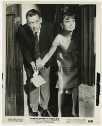 1a664 PARIS WHEN IT SIZZLES 8x10.25 still 1964 Audrey Hepburn & William Holden being sneaky!