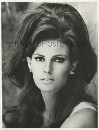 1a708 RAQUEL WELCH 7.25x9.5 still 1970s head & shoulders close up with her wonderful hair!