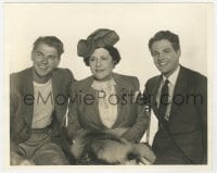1a750 RONALD REAGAN/ROBERT CUMMINGS/LOUELLA PARSONS deluxe 8x10 still 1942 interview for Kings Row!