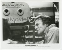 1a842 SUDDEN IMPACT candid 8x9.75 still 1983 director Clint Eastwood using Panavision camera!