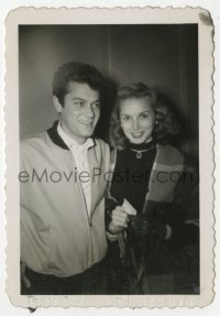 1a892 TONY CURTIS/JANET LEIGH 2.5x3.5 photo 1950s the married couple smiling & posing!