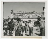 1a928 VERA CRUZ 7.25x9 news photo 1954 Robert Aldrich with Cooper & Lancaster by Mexican extras!