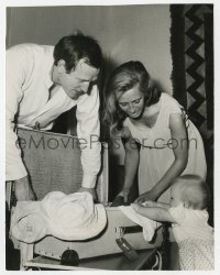 1a734 RICHARD HARRIS English 7.5x9.5 news photo 1957 leaving his wife & baby to film in Ireland!