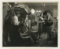 1a974 WITHOUT ORDERS candid 8.25x10 still 1936 crew filming Sally Eilers & Robert Armstrong!