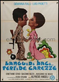 1c302 LANGUID KISSES WET CARESSES Italian 1p 1976 art of husband & wife trying to kill each other!