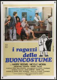 1c421 COPS & OTHER LOVERS Italian 1p 1981 wacky image of Harry Reems flashing a group of people!