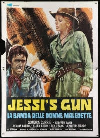 1c118 JESSI'S GIRLS Italian 2p 1975 different art of Sondra Currie holding gun to rapist's head!