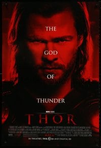1g894 THOR advance DS 1sh 2011 cool image of Chris Hemsworth w/classic hammer, shows title!