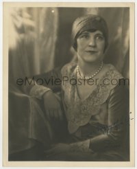 1h373 IRENE HUNT signed deluxe 8x10 still 1920s waist-high seated portrait of silent actress!