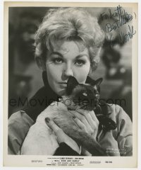 1h417 KIM NOVAK signed 8.25x10 still 1958 c/u holding Siamese cat in Bell, Book and Candle!