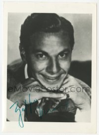1h253 ZEPPO MARX signed 5x7 photo 1970s great smiling portrait resting his head on his hands!