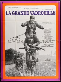1j614 DON'T LOOK NOW WE'RE BEING SHOT AT French 1p 1966 Bourvil & Louis De Funes running with dogs!