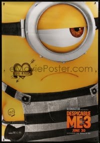 1k045 DESPICABLE ME 3 group of 2 DS bus stops 2017 CGI animation, Steve Carell, many minions!