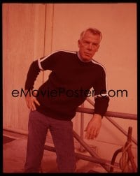 1x295 LEE MARVIN group of 2 4x5 transparencies 1970s casual portraits with bike & leaning on stairs!