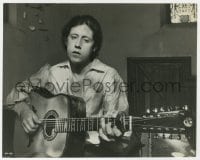 2a024 ALICE'S RESTAURANT 8.25x10.25 still 1969 best close up of Arlo Guthrie playing guitar!