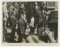 2a166 CONSTANCE TALMADGE/NORMA TALMADGE 6.5x8.5 news photo 1926 at Rudolph Valentino's funeral!