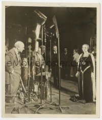 2a179 CRUSADES candid 6.5x7.75 news photo 1935 Cecil B. DeMille directs daughter Katherine!