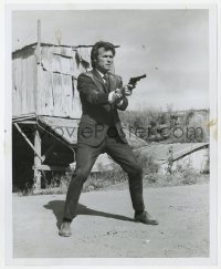 2a224 DIRTY HARRY 8.25x10 still 1971 classic full-length image of Clint Eastwood pointing his gun!