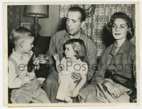 2a442 HUMPHREY BOGART/LAUREN BACALL 7x9.25 news photo 1957 with kids Stephen & Leslie in 1955!