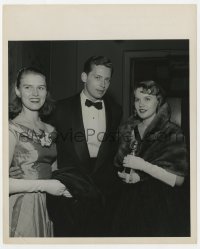 2a498 JOHN KERR/PRISCILLA KERR/CARROLL BAKER 8x10 news photo 1950s Hollywood Foreign Press Awards dinner!