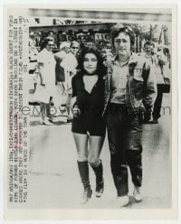 2a499 JOHN LENNON/YOKO ONO 8x10 news photo 1971 they're showing movies at the Cannes Film Festival!