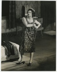 2a539 LAURENCE OLIVIER stage play 7.75x10 still 1960 in drag for the Night of 100 Stars in London!
