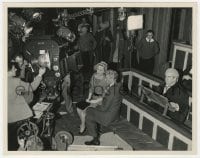 2a548 LIBEL candid deluxe 8x10 still 1959 cameras film Bogarde & De Havilland in courtroom scene!