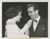 2a266 ELIZABETH TAYLOR/MONTGOMERY CLIFT 7.25x9 news photo 1949 she's adjusting his bow tie!