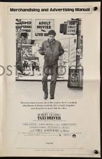 2s789 TAXI DRIVER pressbook 1976 classic image of Robert De Niro on the street, Martin Scorsese!