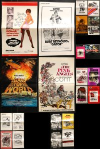 2y159 LOT OF 22 UNCUT PRESSBOOKS 1970s advertising images from a variety of different movies!