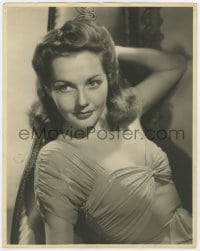 3d190 LYNN BARI signed deluxe 11x14 still 1946 sexy close portrait wearing low-cut blouse!