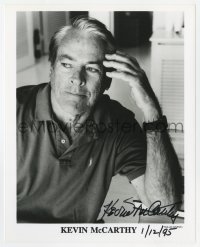 3d569 KEVIN MCCARTHY signed 8x10 publicity still 1995 great close portrait later in his career!