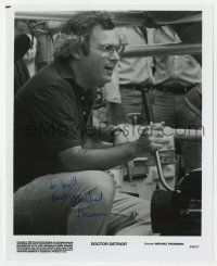 3d607 MICHAEL PRESSMAN signed candid 8x10 still 1983 directing on the set of Doctor Detroit!