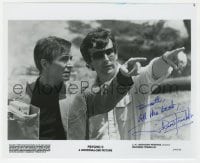 3d647 RICHARD FRANKLIN signed candid 8x10 still 1983 directing Anthony Perkins in Psycho II!