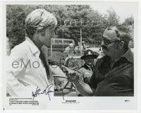 3d680 STUART ROSENBERG signed candid 8x10 still 1980 directing Robert Redford on set of Brubaker!