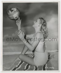3h104 ANNE JEFFREYS 8.25x10 still 1947 in swimsuit, back in Hollywood after appearing on Broadway!